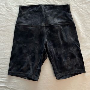 Lululemon Align high-rise short 6 inch. Size 6